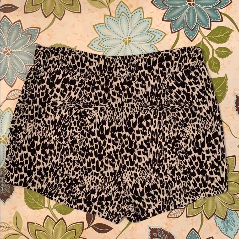 Pattern Zipper Wrap Skort - Picture 4 of 6